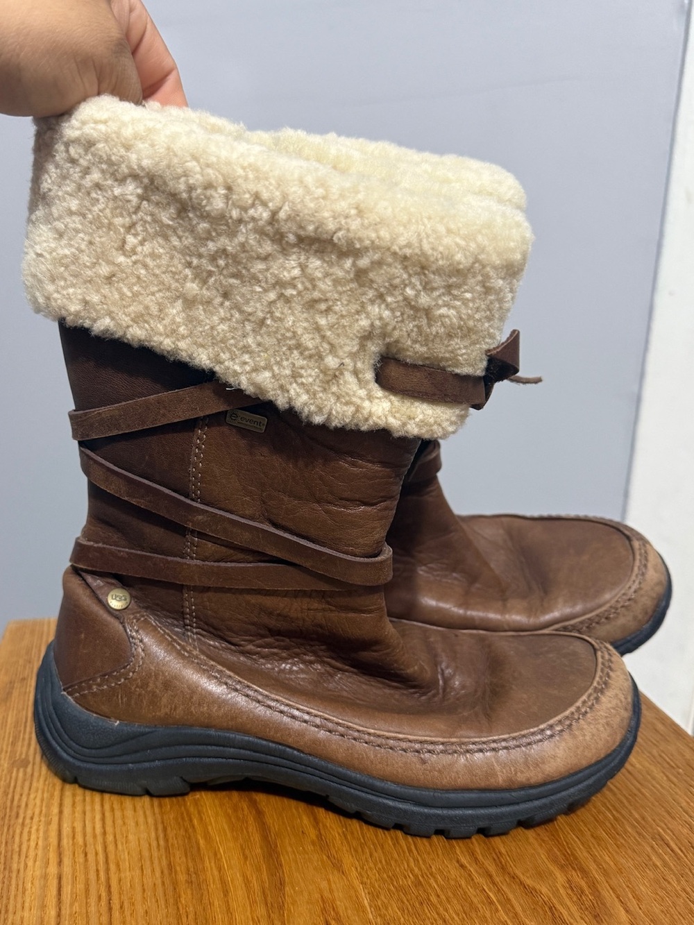 UGG Summit Womens 7 Brown Leather Shearling Tall Winter Boots Lace Up